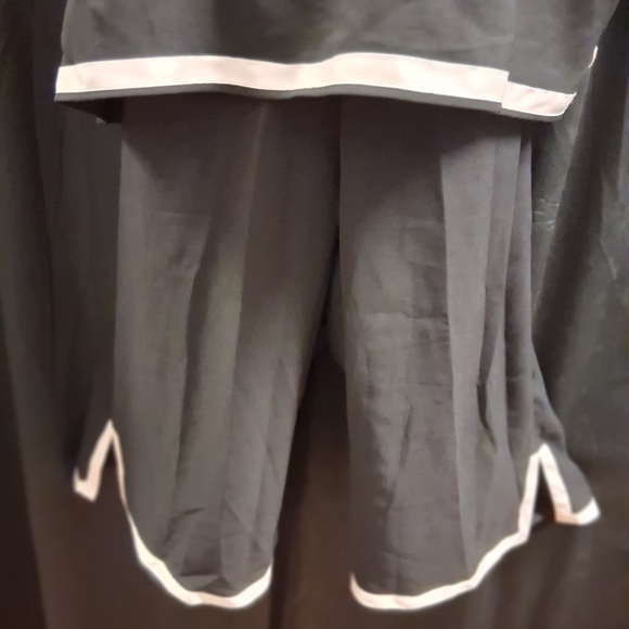 SHEIN Black and White Trim Capris Set - Picture 2 of 5